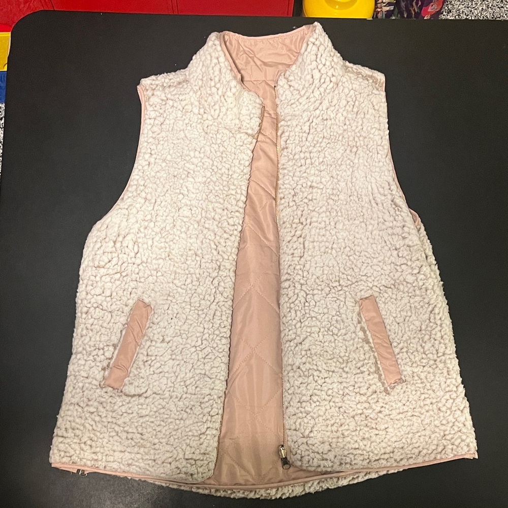 Thread & Supply Reversible Vest, Women's Quilted Vest with Sherpa Lining - Picture 6 of 6